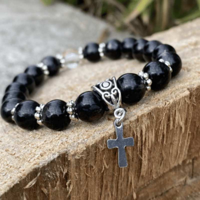 Porter un bracelet contre la magie noire 